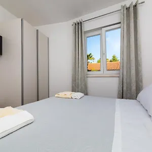 Nada 1 Apartment Malinska